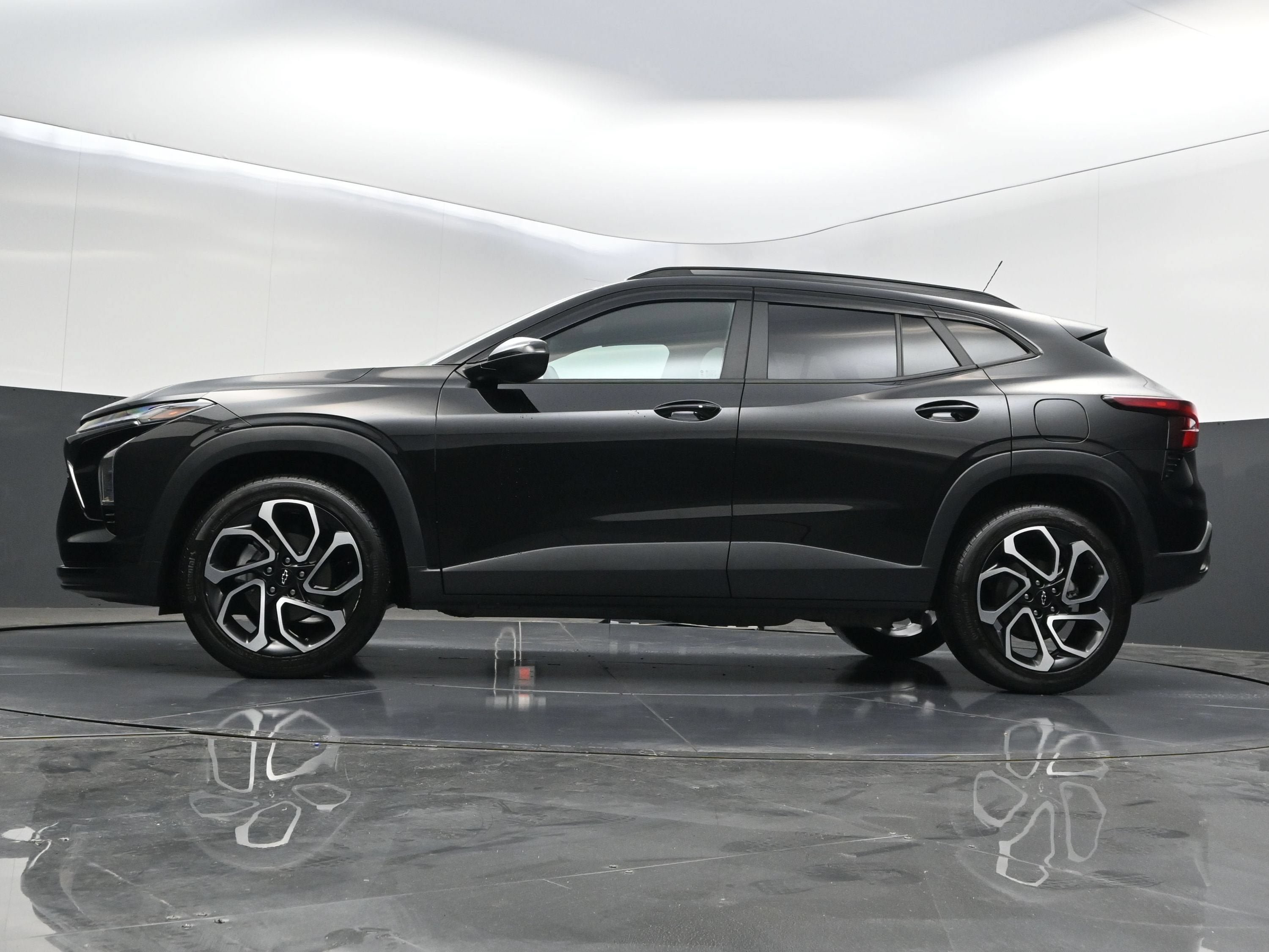 Used 2024 Chevrolet Trax RS w/ Driver Confidence Package FWD image 33