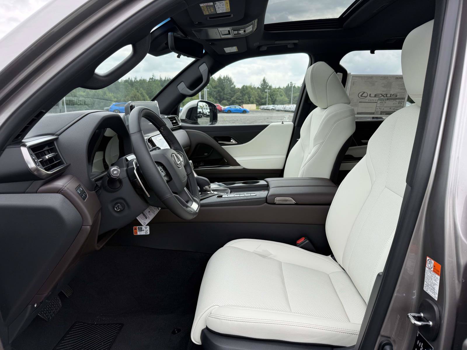 New 2026 Lexus LX 700h Luxury AWD/4WD image 12