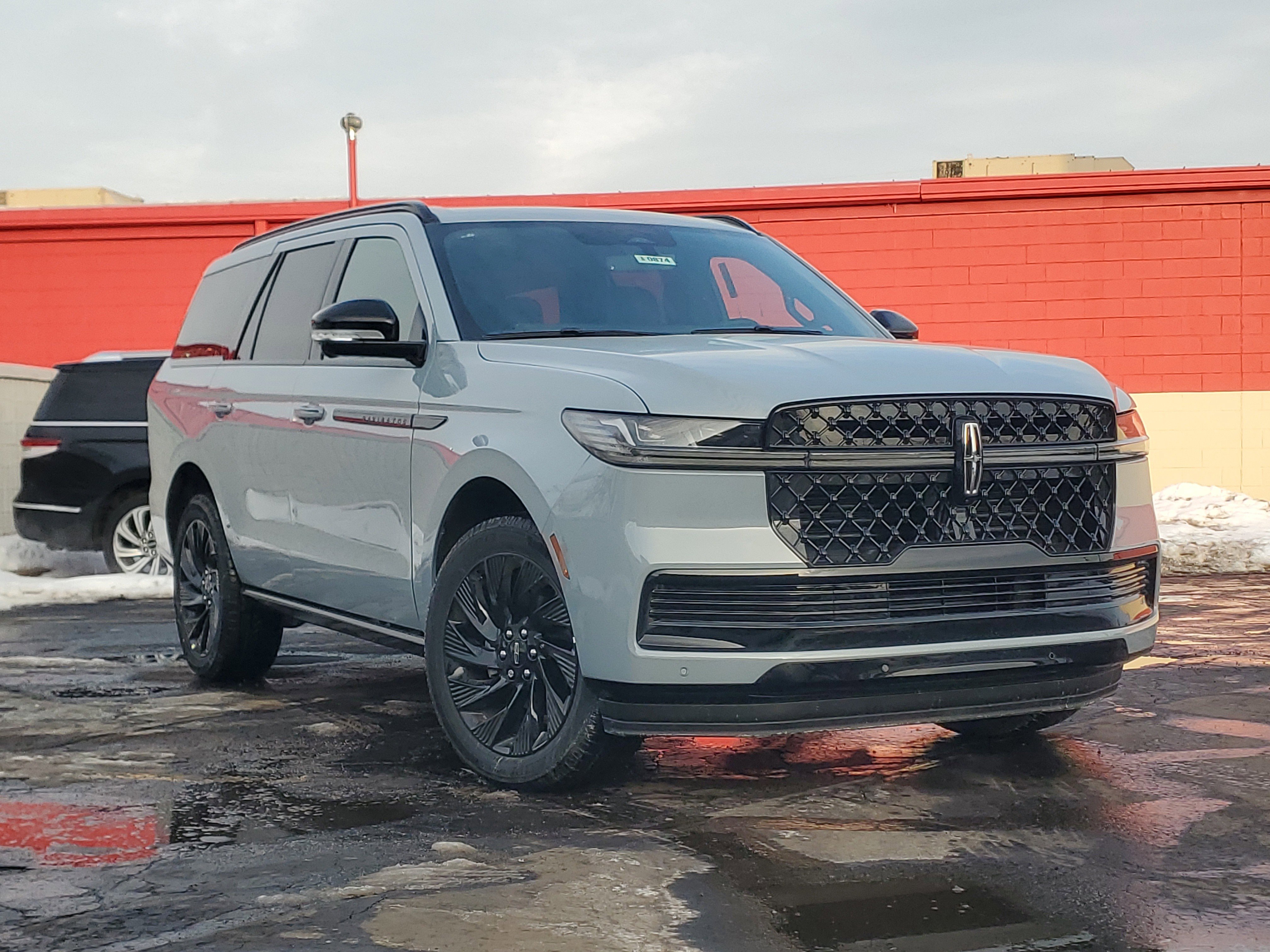 New 2026 Lincoln Navigator Reserve w/ Jet Appearance Package