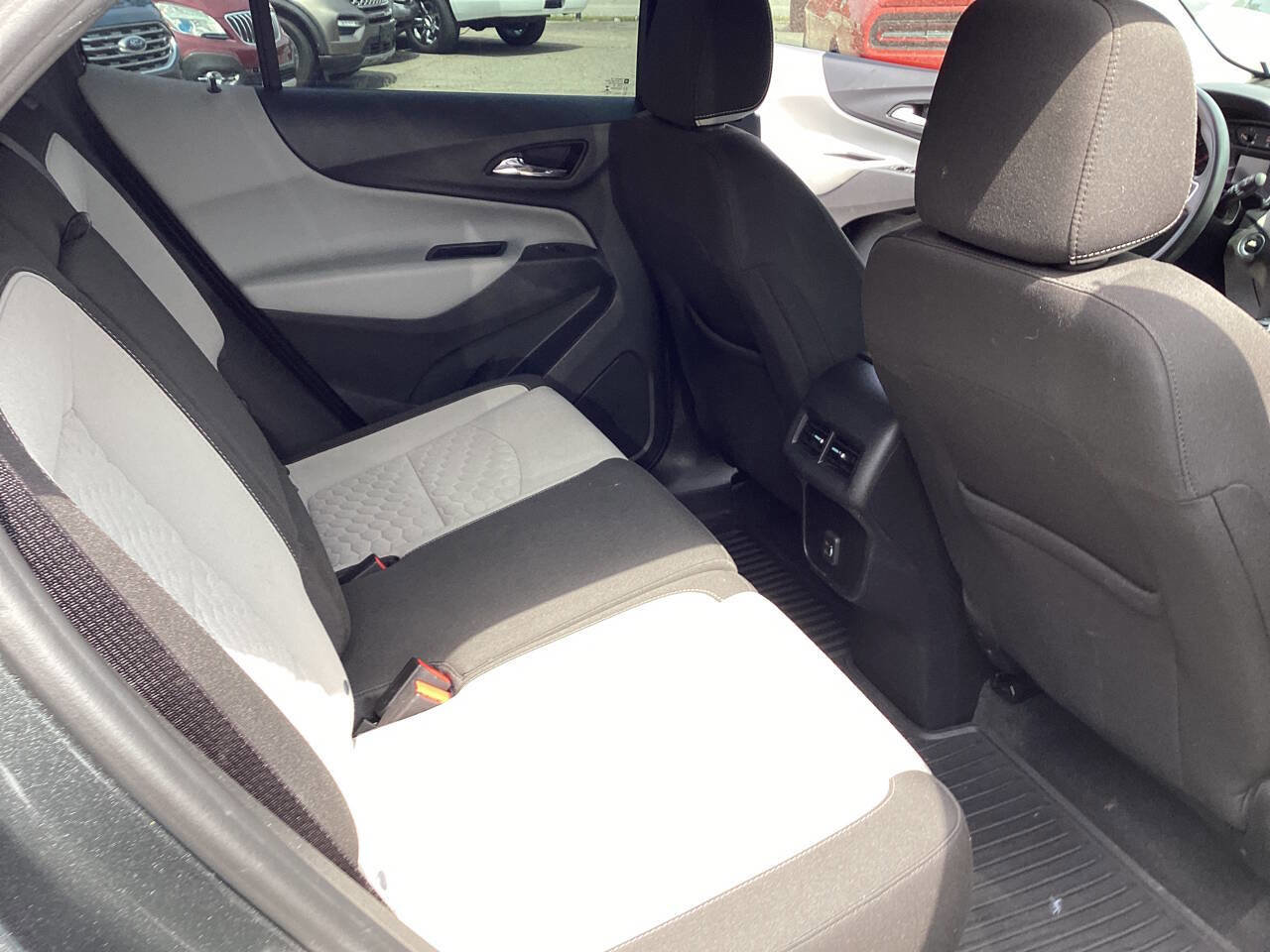 Used 2020 Chevrolet Equinox LS image 24