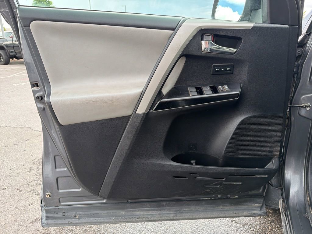 Used 2017 Toyota RAV4 Limited image 5