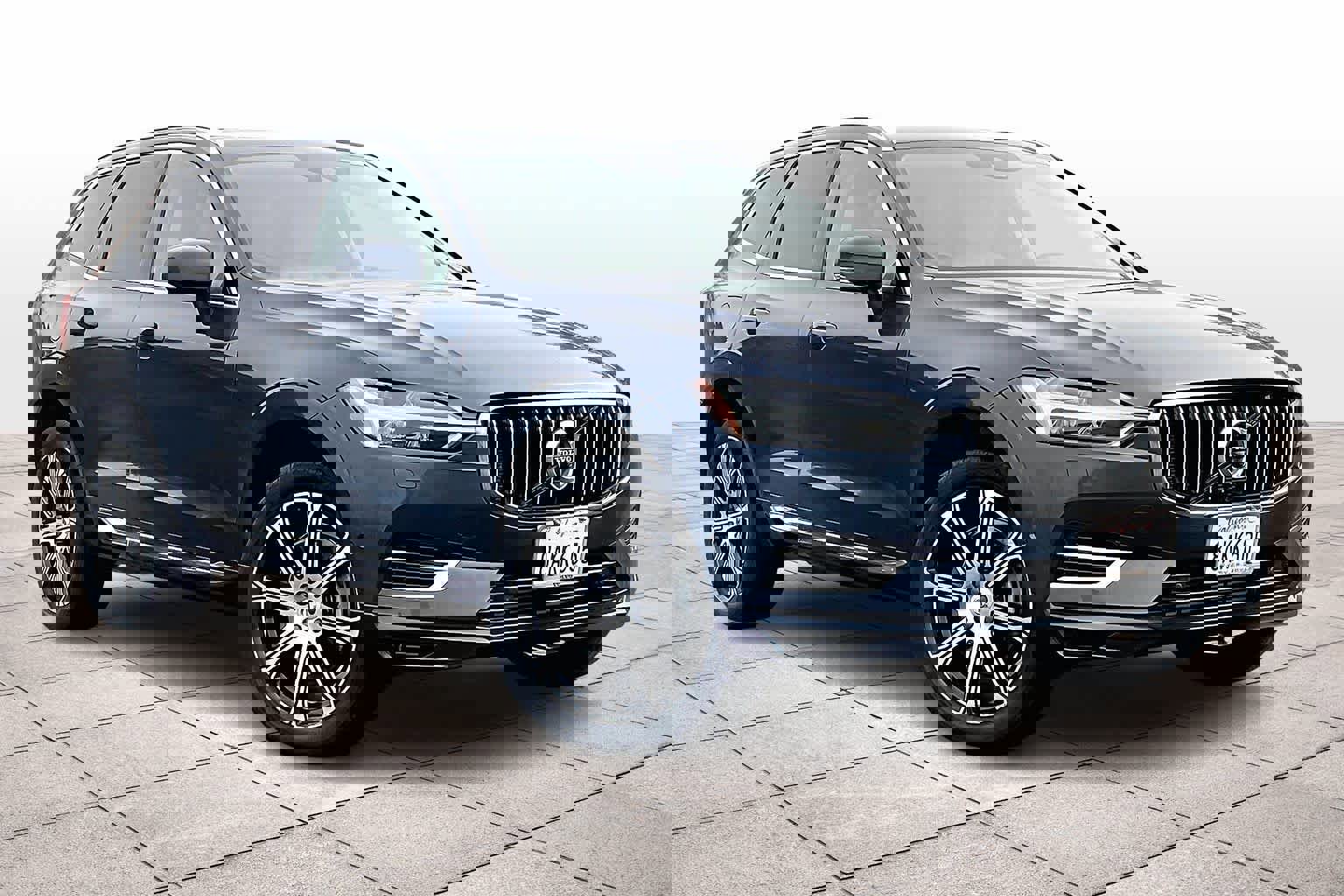 Used 2018 Volvo XC60 T8 Inscription w/ Advanced Package image 2