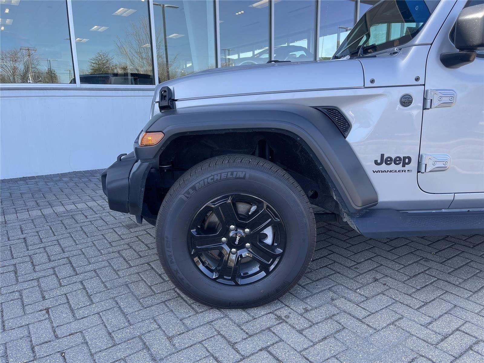 Used 2023 Jeep Wrangler Sport AWD/4WD image 9