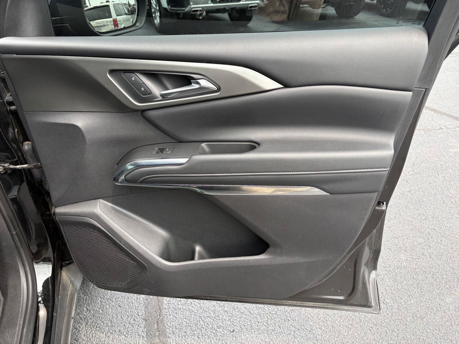Used 2025 Chevrolet Traverse LT FWD image 19