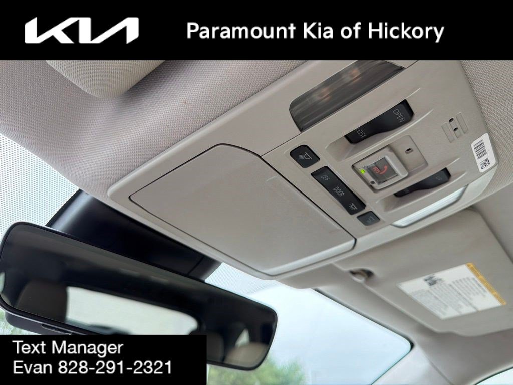 Used 2020 Toyota Highlander XLE FWD image 30