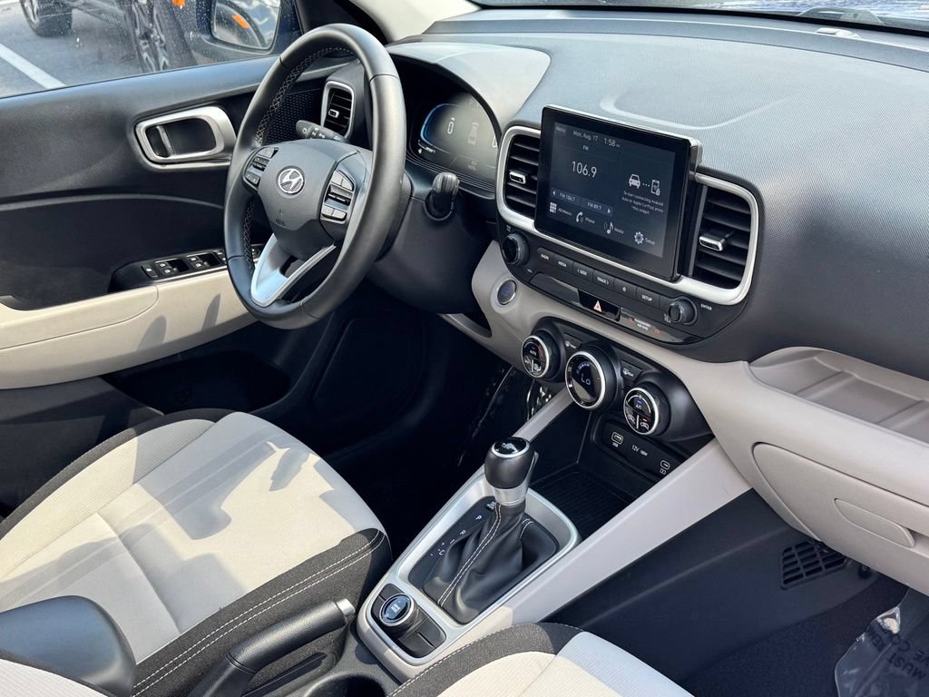Used 2025 Hyundai Venue SEL FWD image 11
