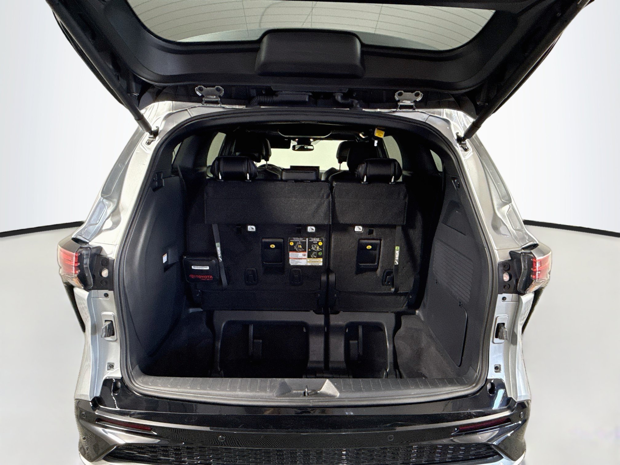 Certified 2025 Toyota Sienna XSE w/ XSE Premium Package AWD/4WD image 27