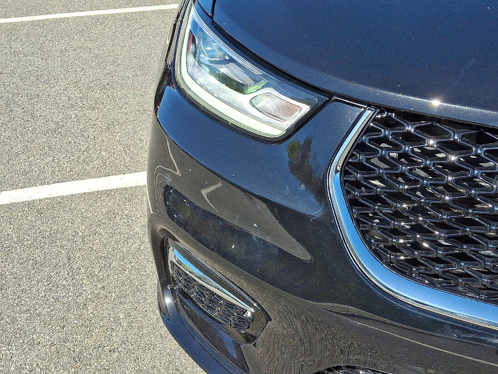 Certified 2025 Chrysler Pacifica Select AWD/4WD image 28