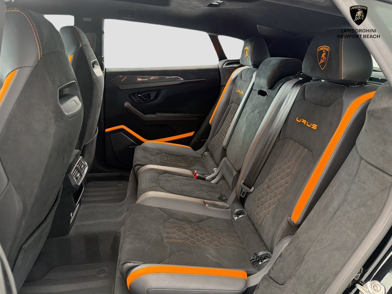 Used 2024 Lamborghini Urus Performante AWD/4WD image 30