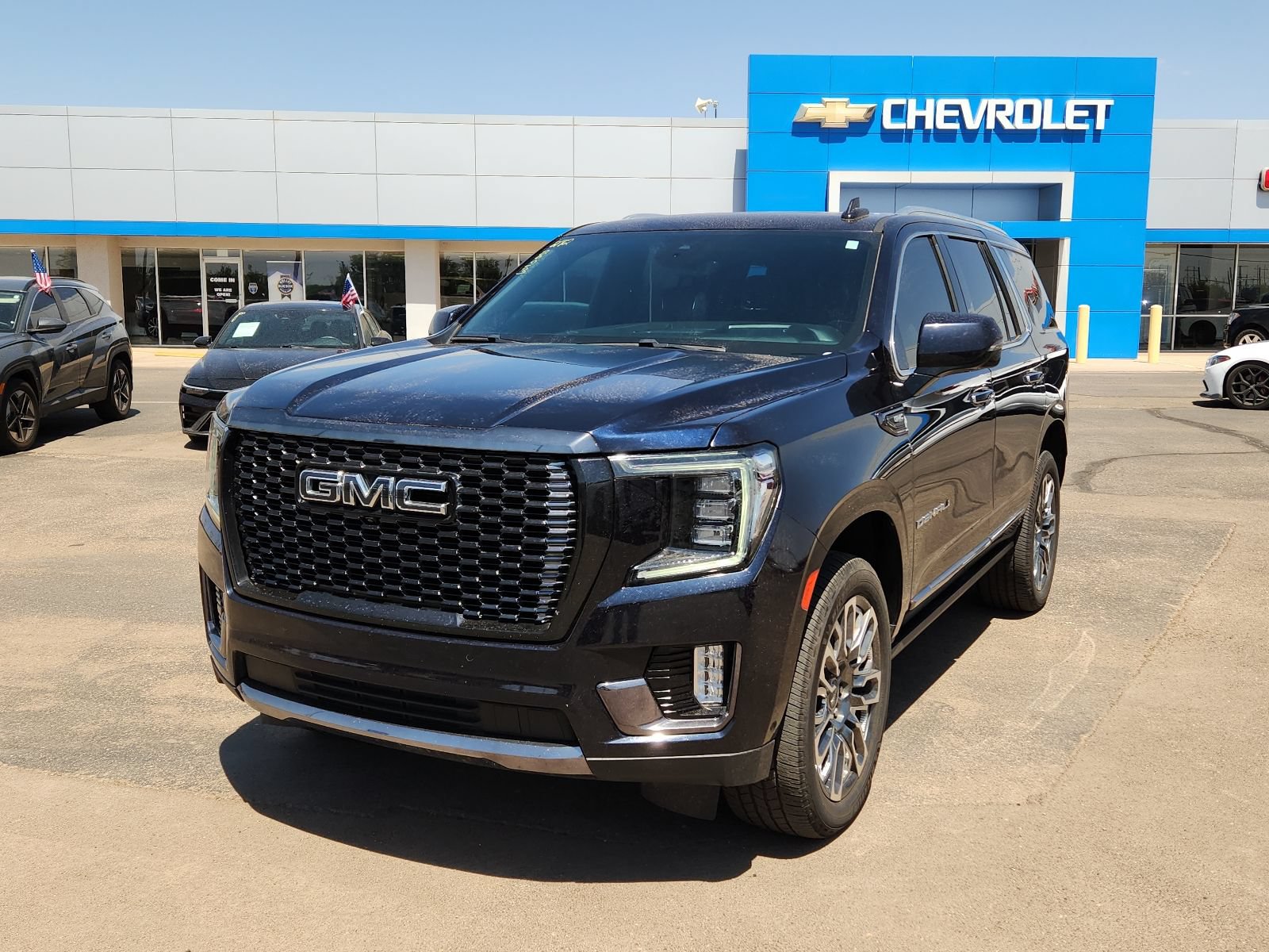 Used 2023 GMC Yukon Denali Ultimate AWD/4WD image 1