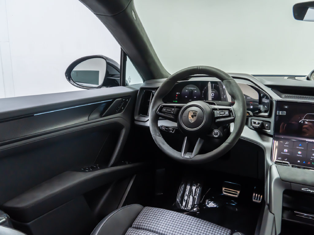 New 2026 Porsche Cayenne Turbo AWD/4WD image 33
