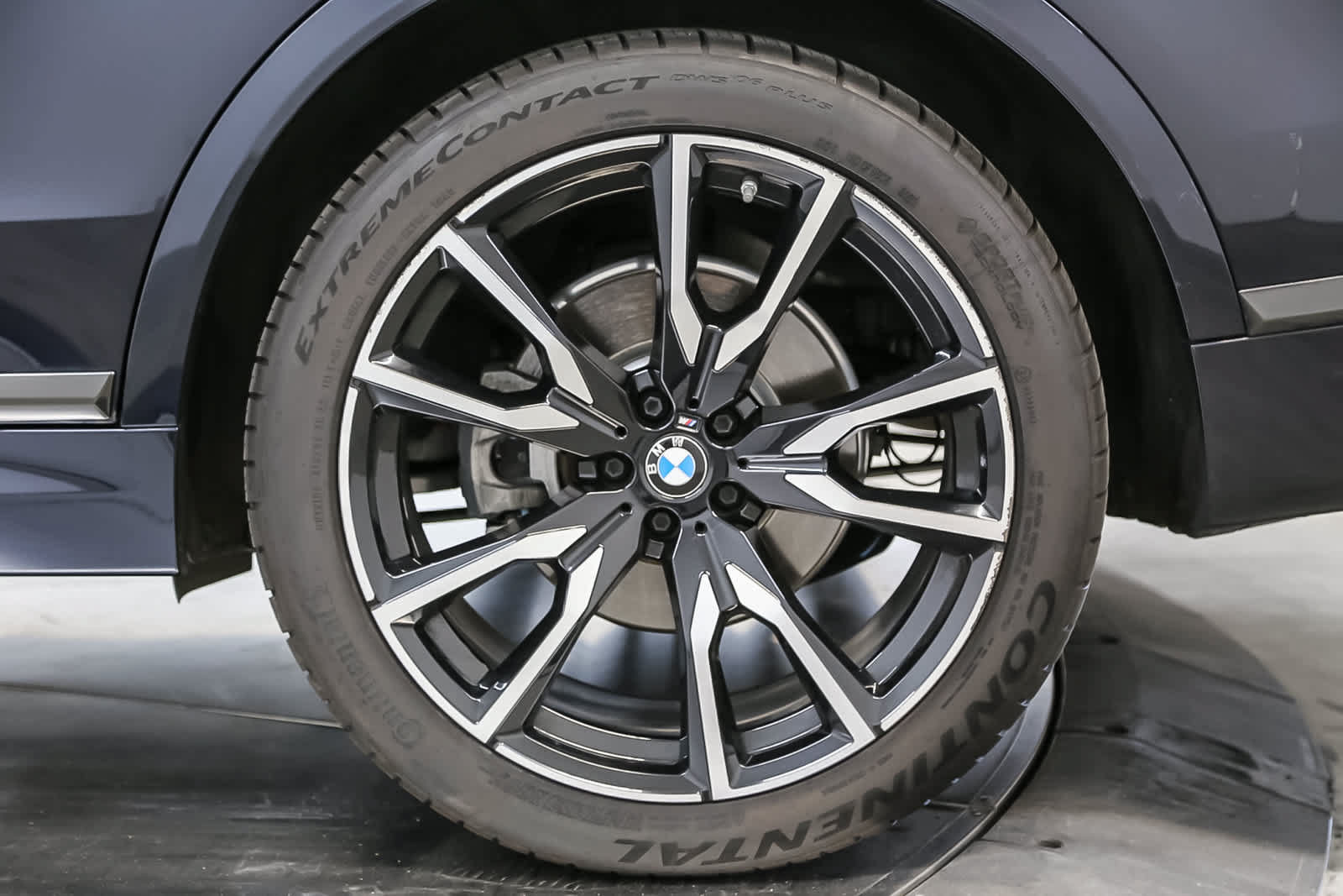 Used 2019 BMW X7 xDrive40i w/ Premium Package AWD/4WD image 14