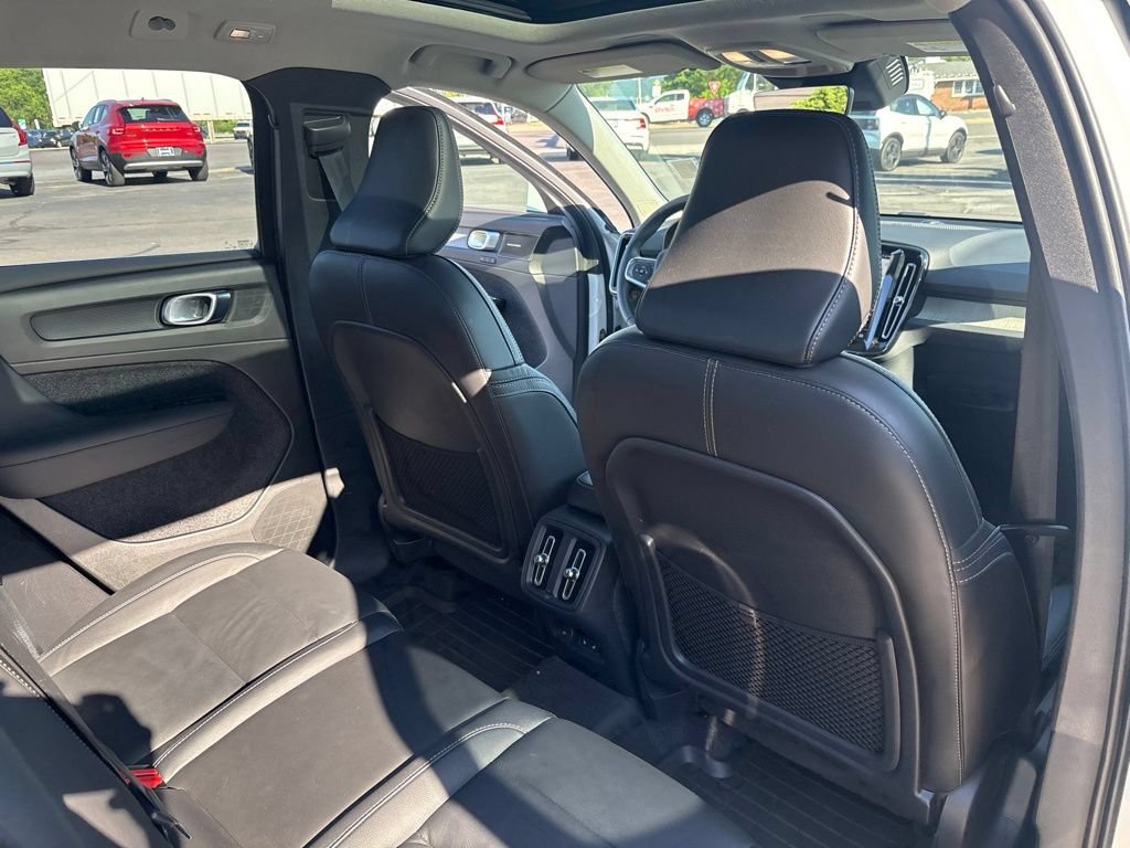 Certified 2024 Volvo XC40 B5 Plus w/ Protection Package Premier AWD/4WD image 38