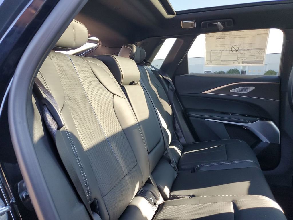 New 2026 Cadillac Lyriq V image 27