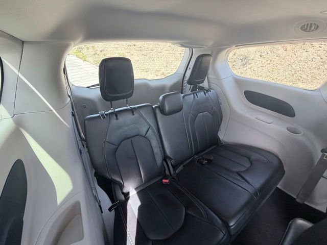 Used 2024 Chrysler Pacifica Touring-L image 35