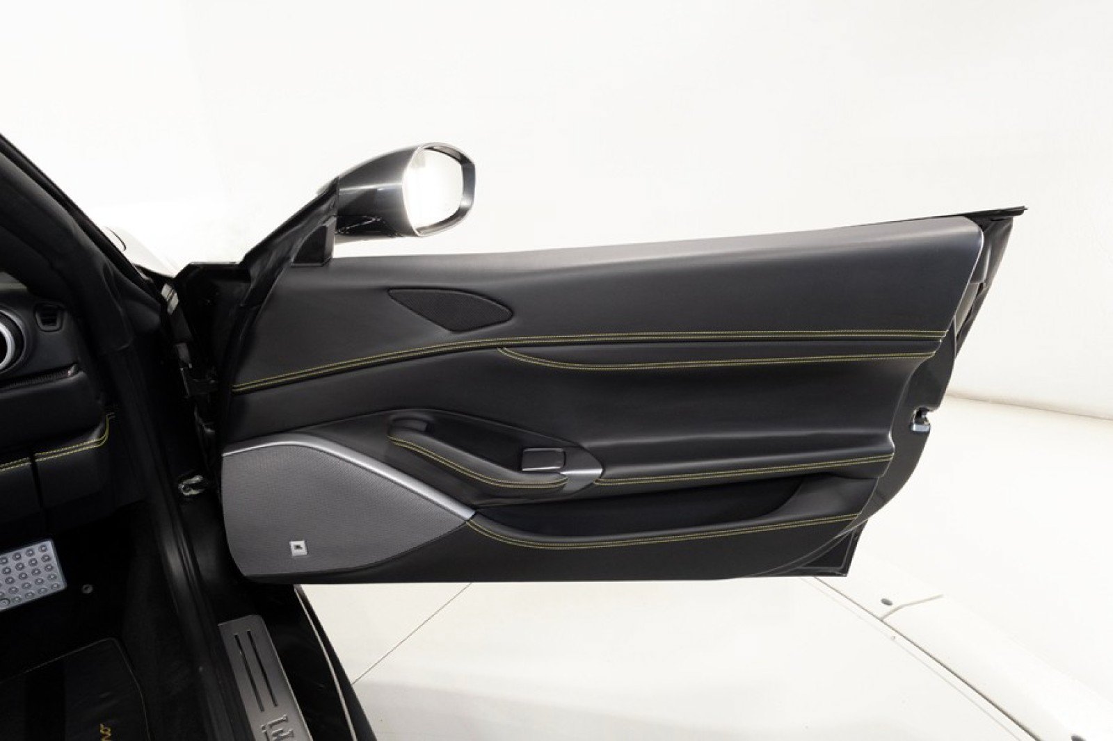 Used 2020 Ferrari Portofino RWD image 46