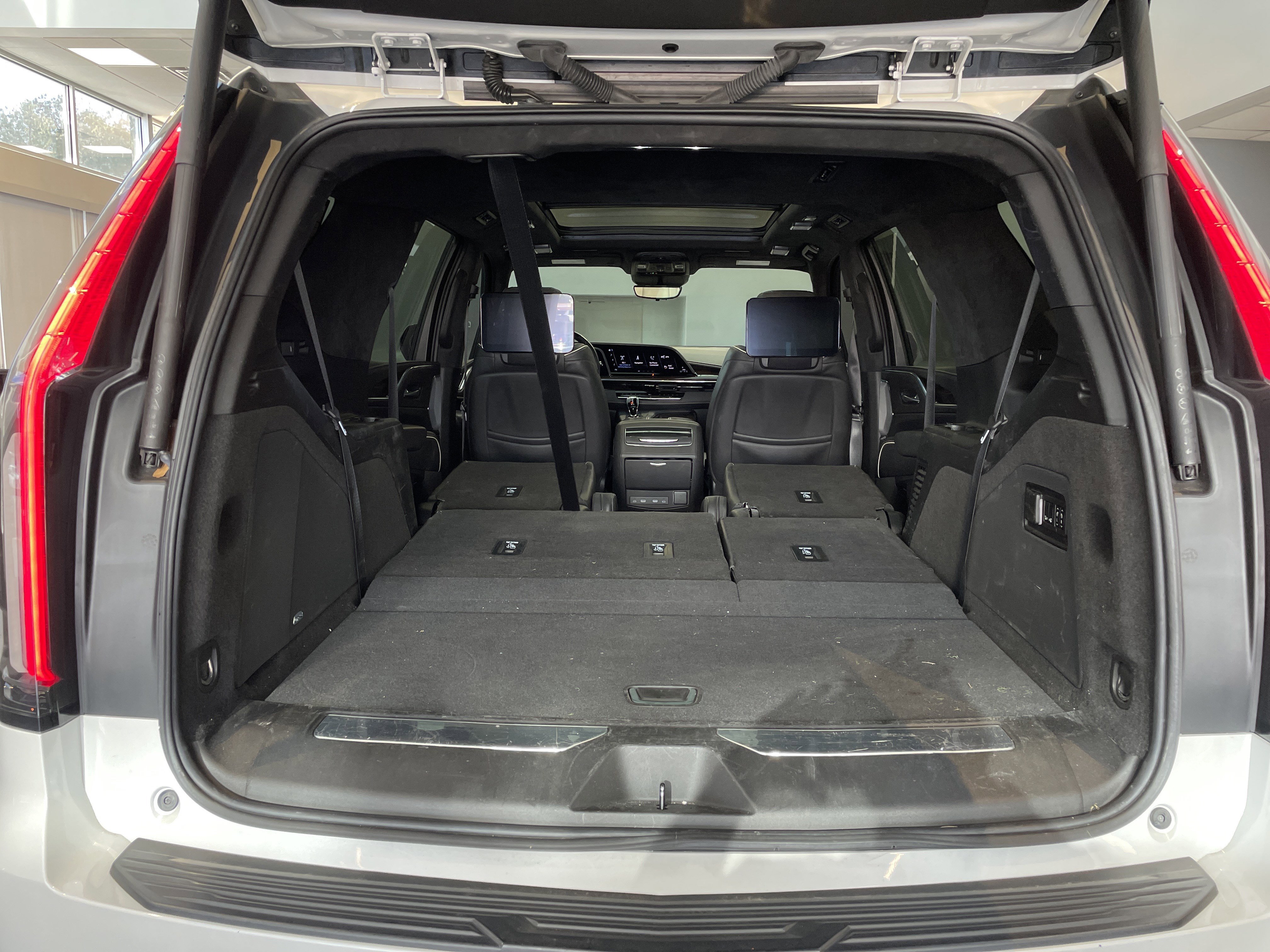 Used 2023 Cadillac Escalade Sport Platinum image 46