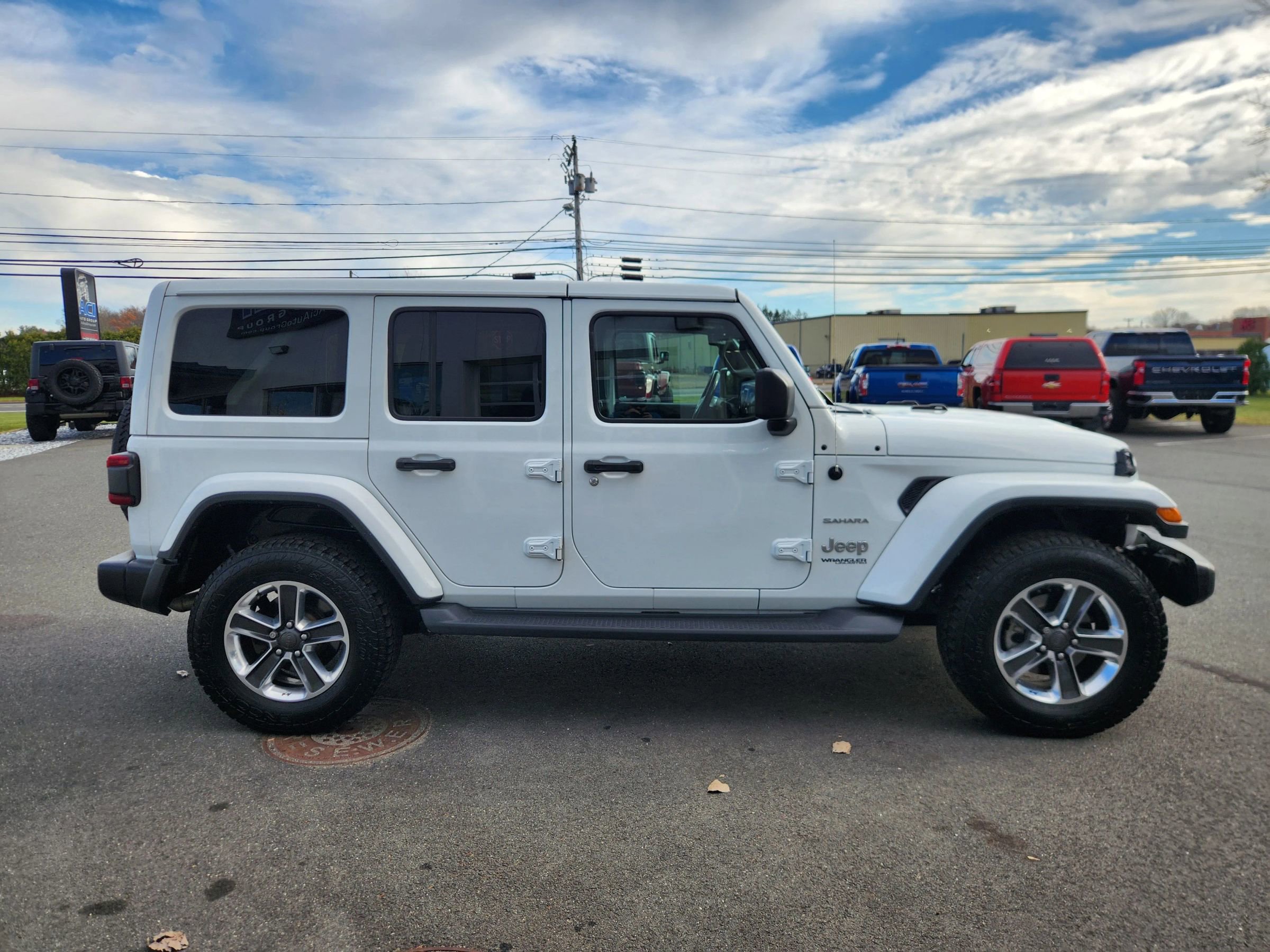 Used 2019 Jeep Wrangler Unlimited Sahara w/ Dual Top Group image 16