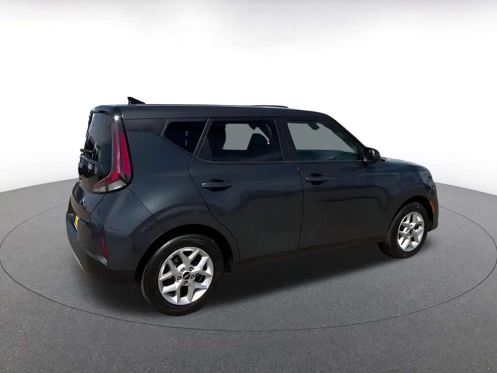 Used 2025 Kia Soul LX w/ LX Technology Package FWD image 11