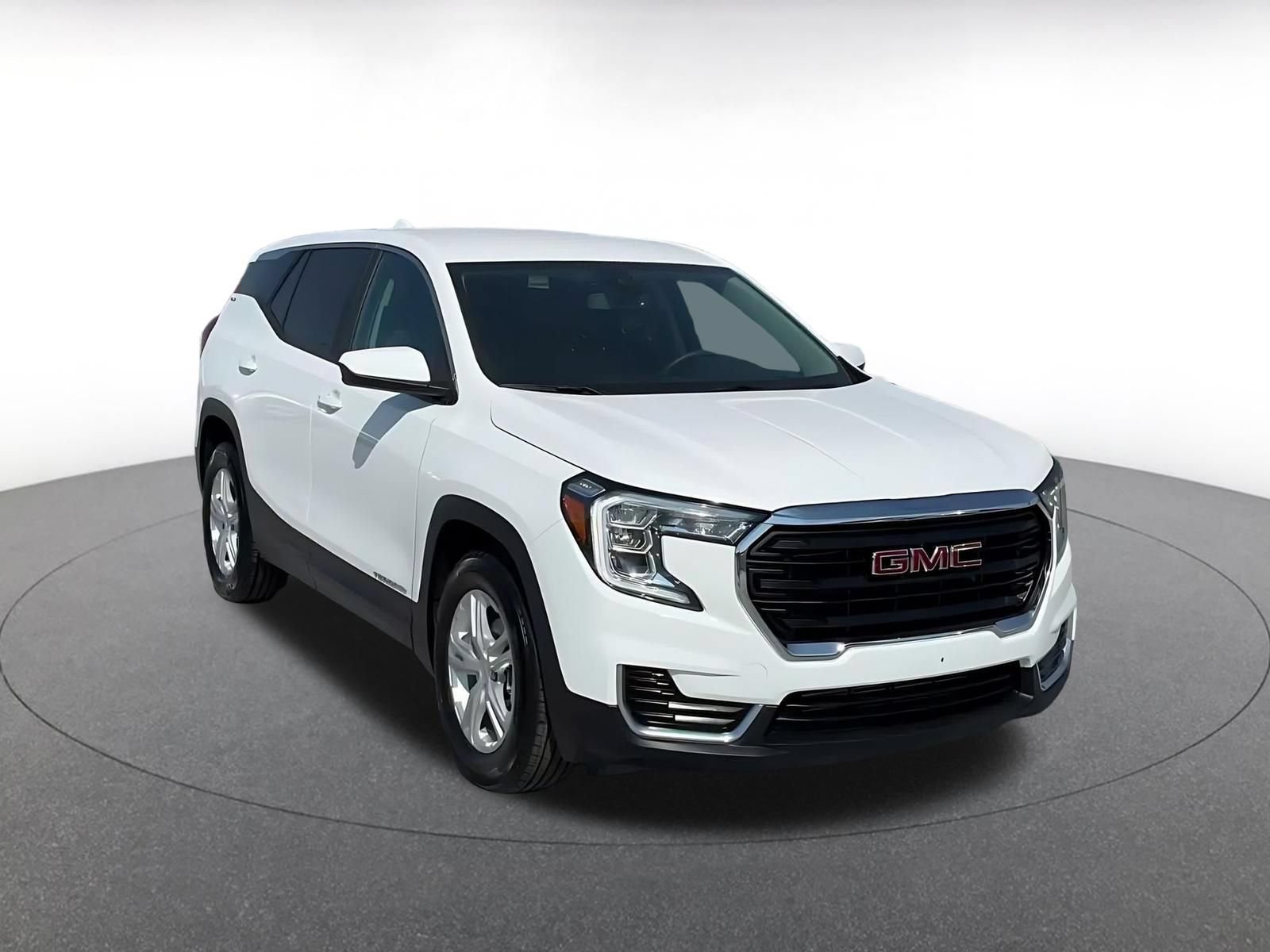 Used 2024 GMC Terrain SLE FWD image 3