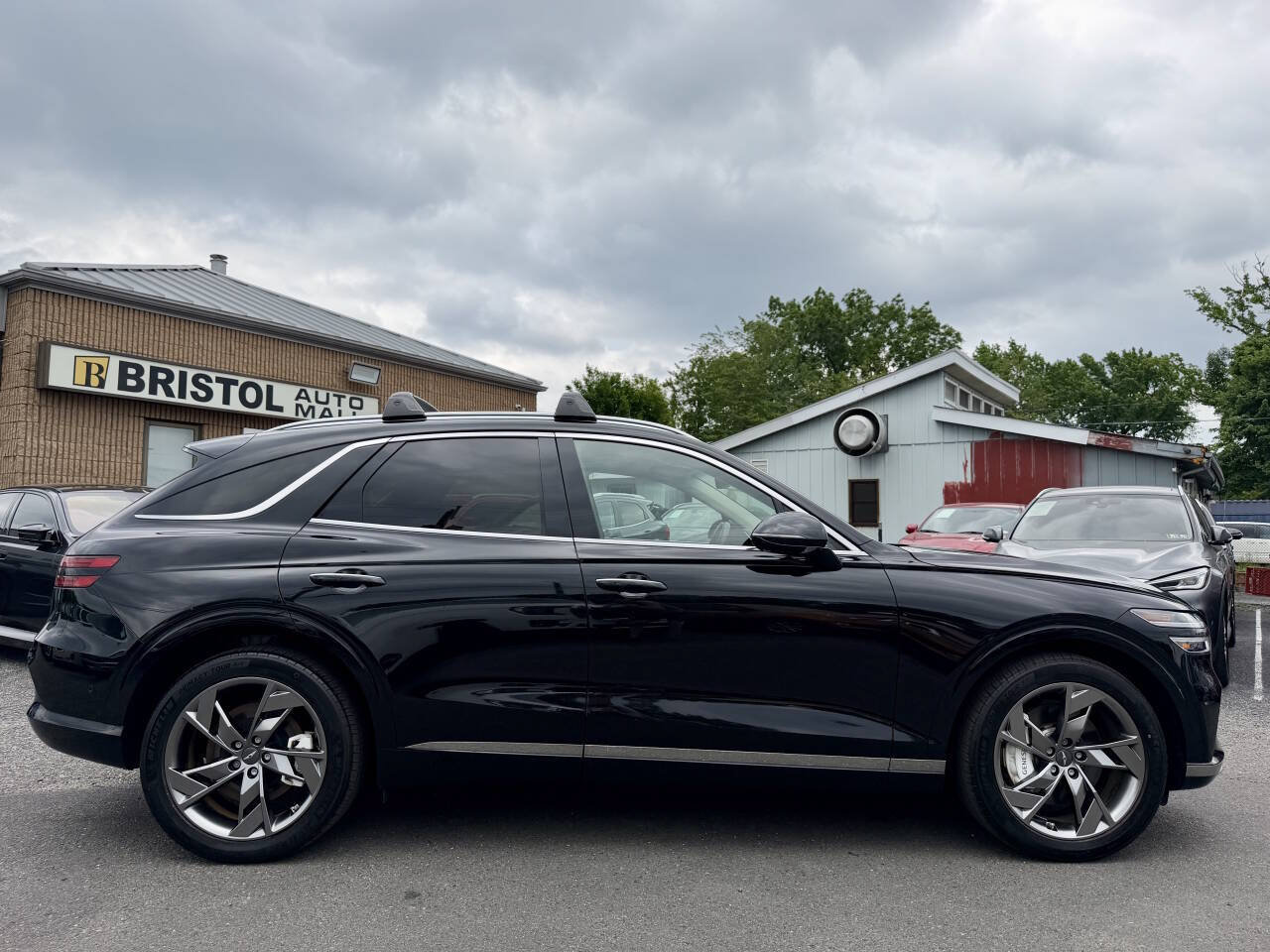 Used 2024 Genesis Electrified GV70 w/ Prestige Package AWD/4WD image 2