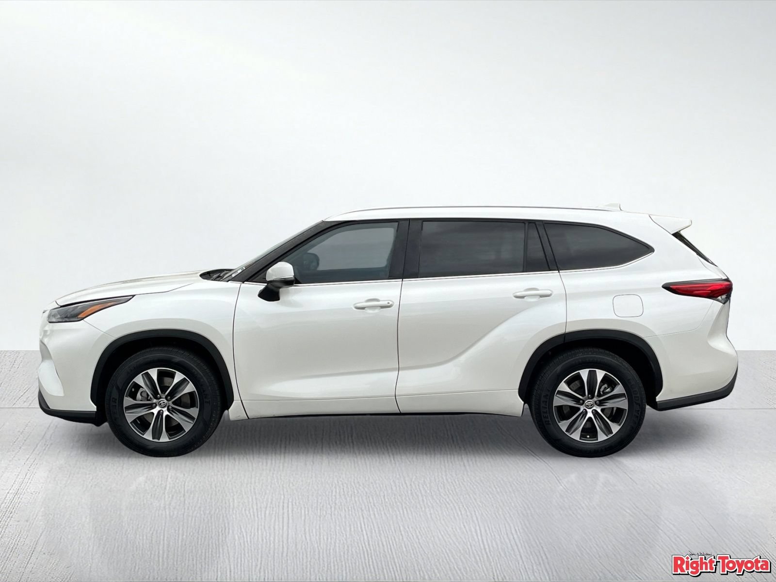 Certified 2021 Toyota Highlander XLE FWD image 4