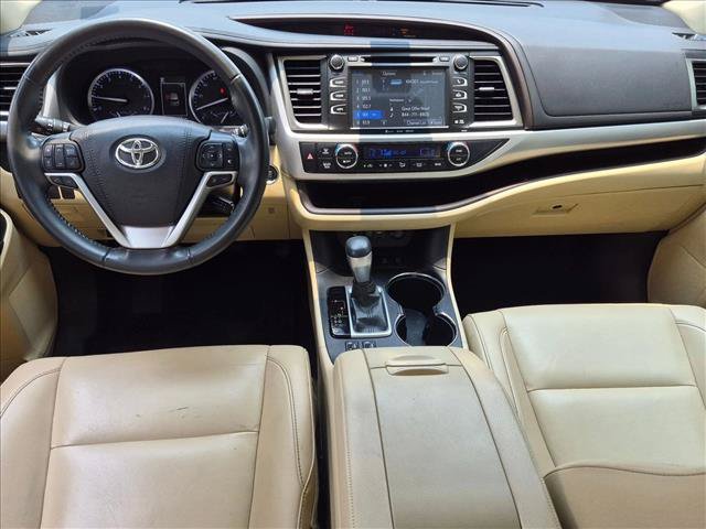 Used 2019 Toyota Highlander XLE AWD/4WD image 17