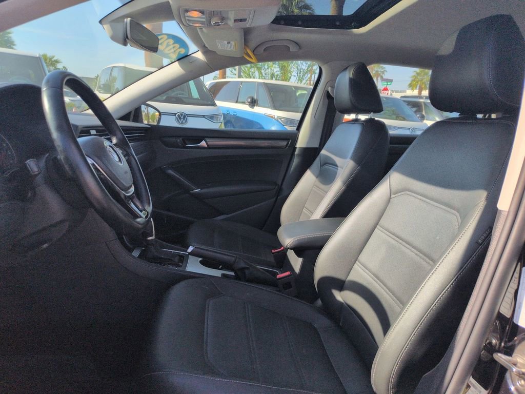 Used 2020 Volkswagen Passat 2.0T R-Line image 15