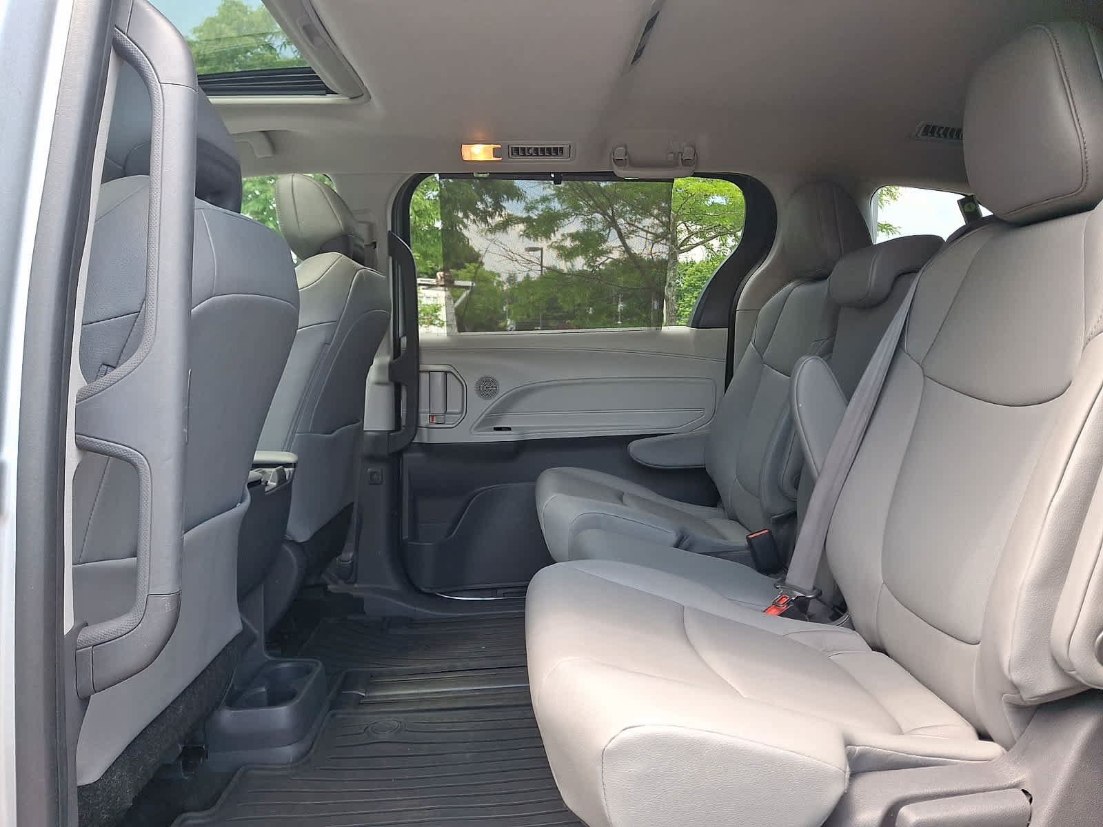 Certified 2021 Toyota Sienna XLE w/ XLE Plus Package FWD image 12