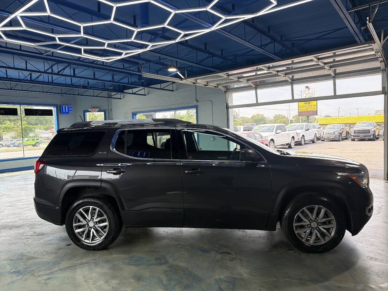 Used 2019 GMC Acadia SLE w/ GMC Pro Grade Package AWD/4WD image 8