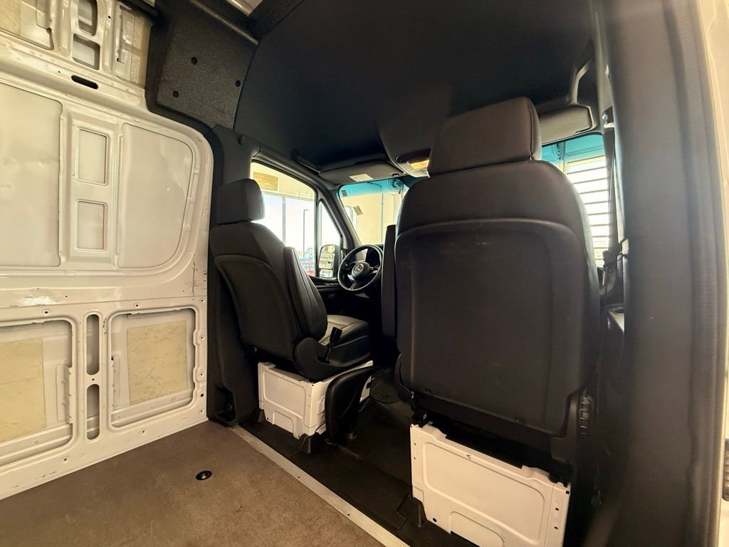 Used 2025 Mercedes-Benz Sprinter 2500 image 16