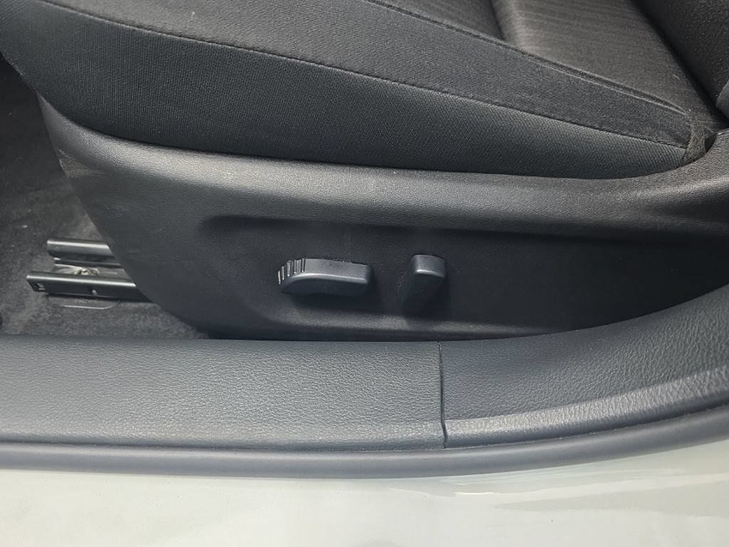 Used 2025 Nissan Altima 2.5 SV FWD image 12
