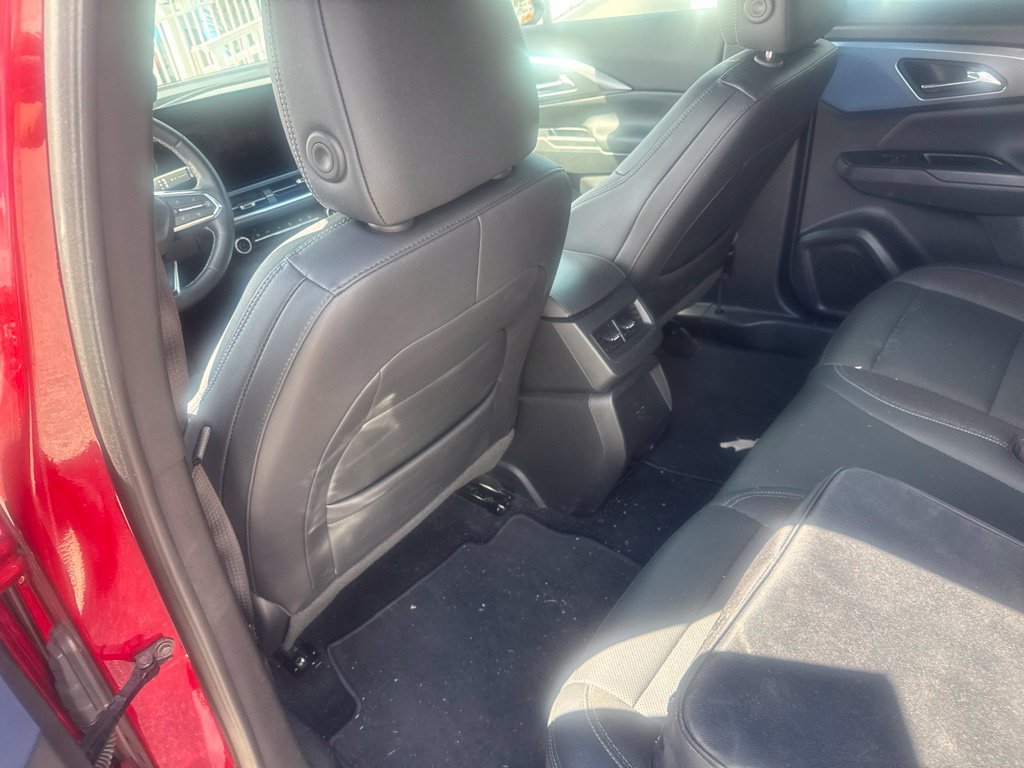 Certified 2024 Chevrolet Equinox EV LT w/ LPO, Blackout Package FWD image 9
