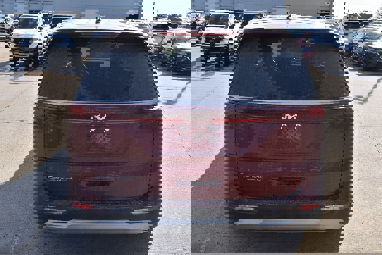 Used 2022 Kia Carnival LX image 8