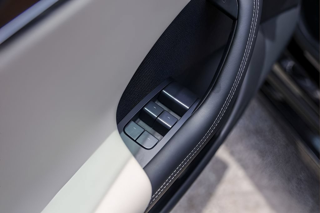 Used 2022 Tesla Model S AWD/4WD image 16