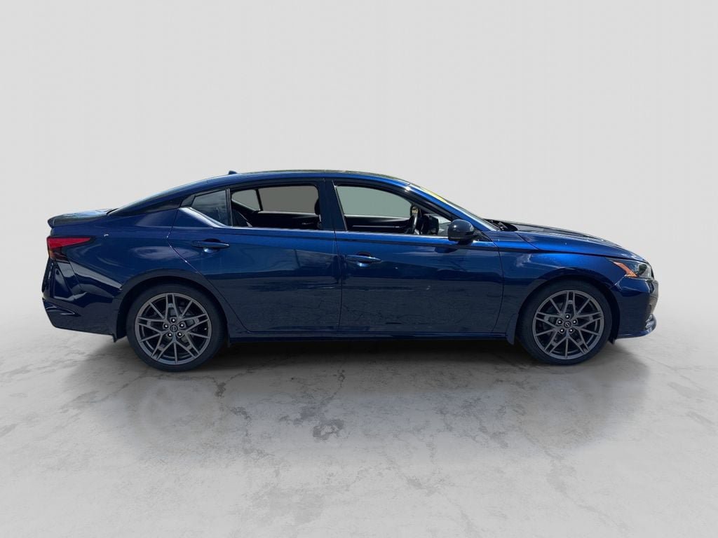 Certified 2023 Nissan Altima 2.0 SR FWD image 9