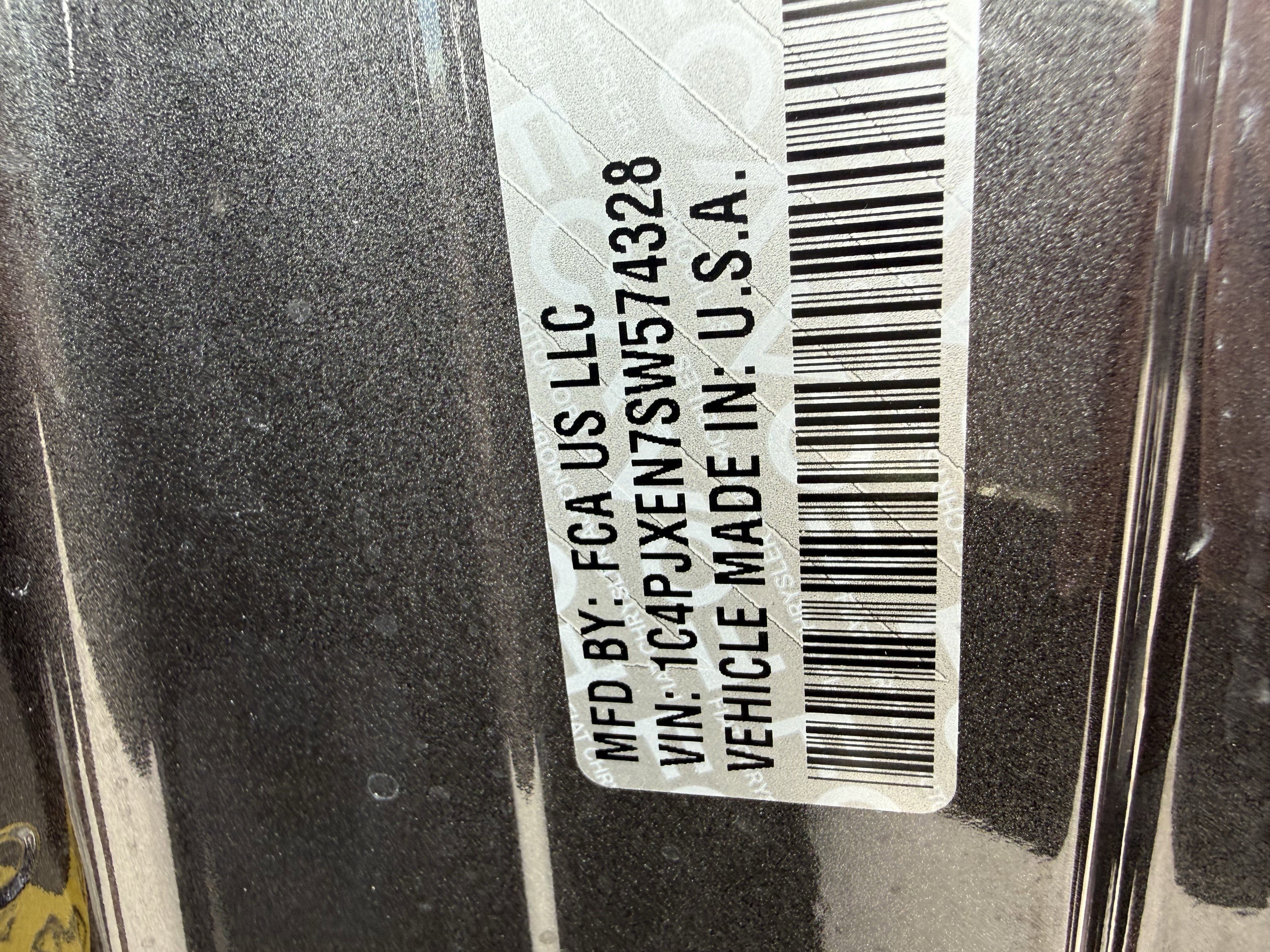 Used 2025 Jeep Wrangler Sahara image 34