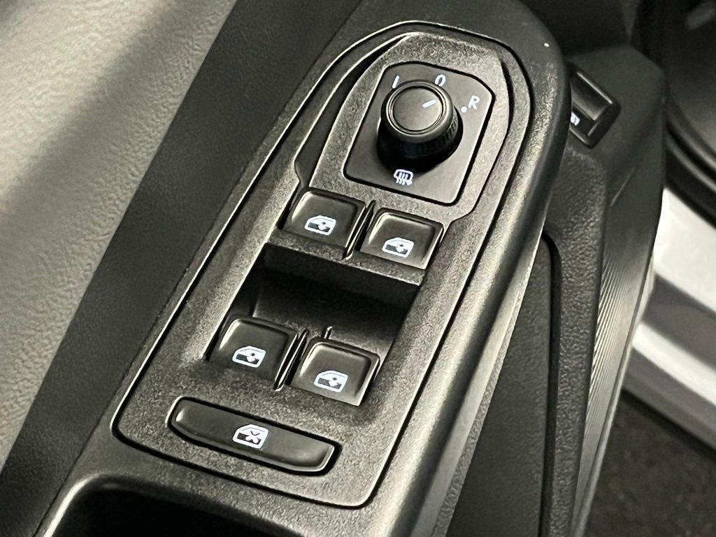 Used 2023 Volkswagen Taos SE w/ Panoramic Sunroof Package image 16