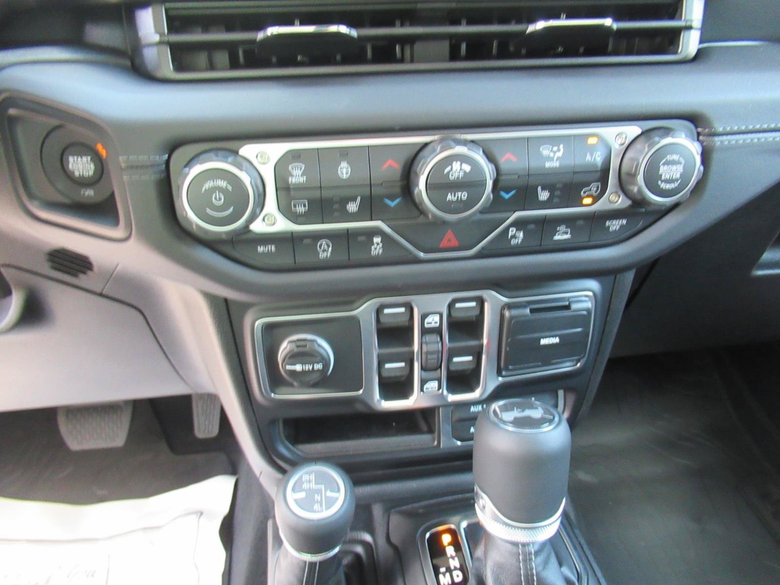 New 2026 Jeep Wrangler Unlimited Sahara AWD/4WD image 27