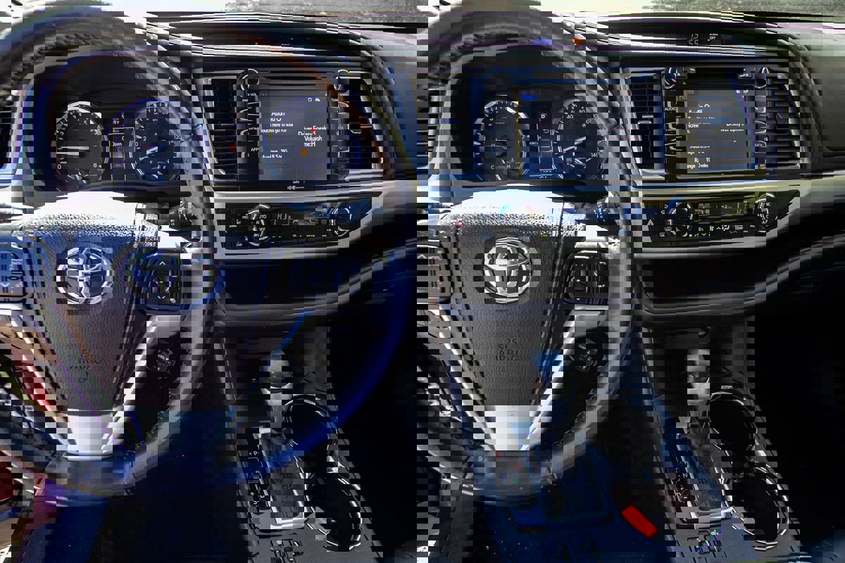 Used 2015 Toyota Highlander XLE image 13