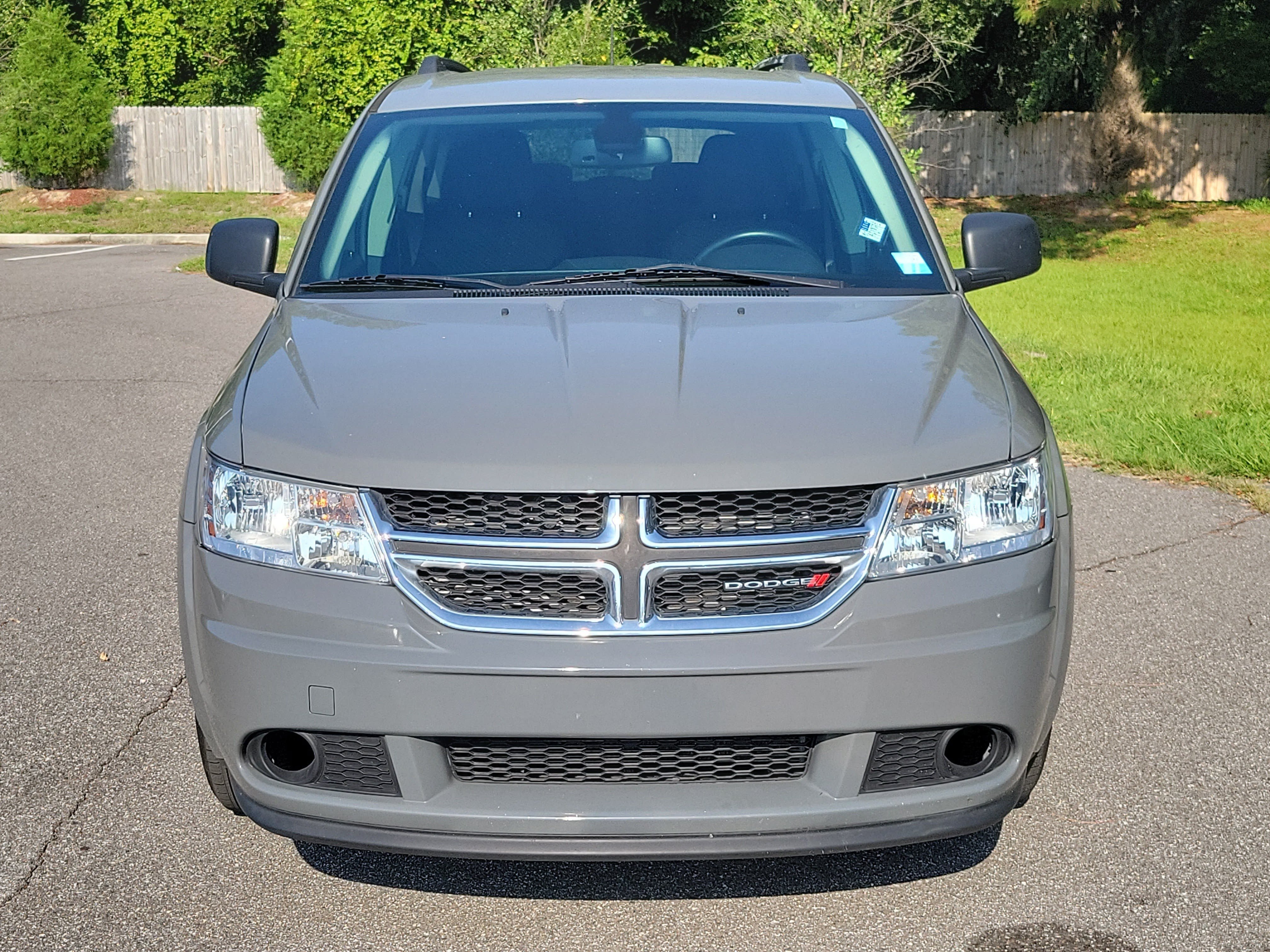 Used 2020 Dodge Journey SE w/ SE Popular Equipment Group FWD image 2