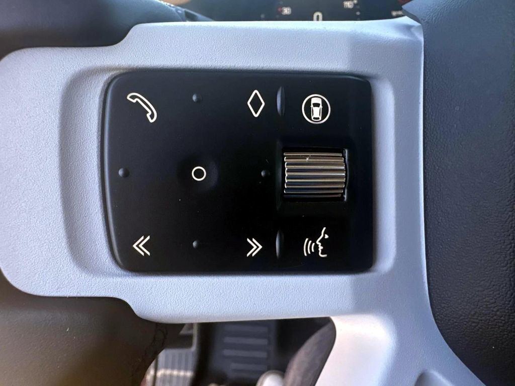 New 2025 Land Rover Defender 130 X-Dynamic SE image 30