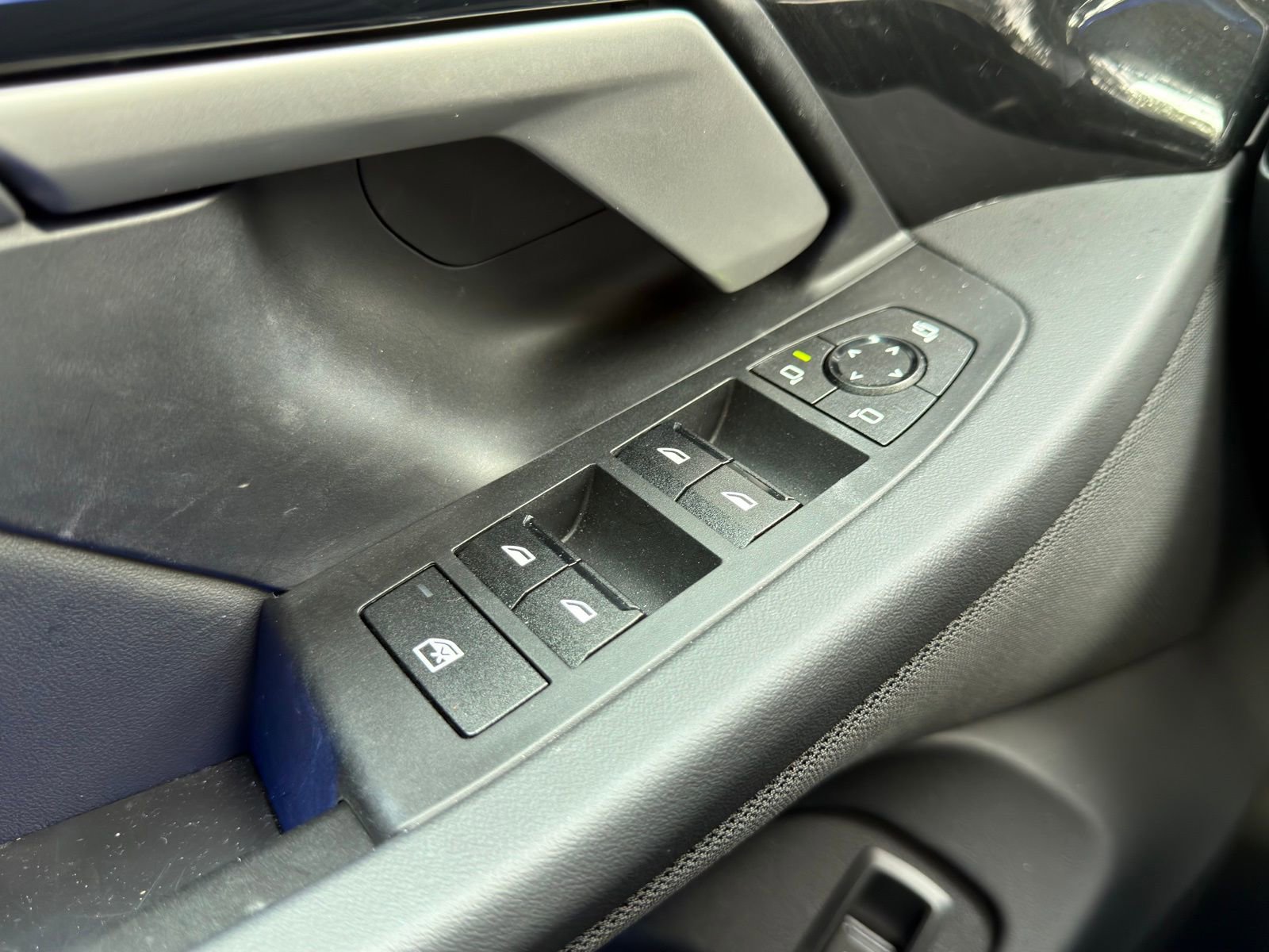 Certified 2025 BMW 540i xDrive w/ M Sport Package image 22