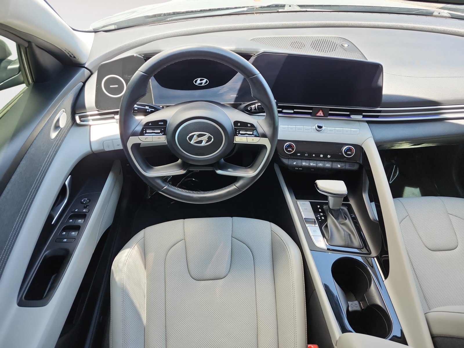 Used 2023 Hyundai Elantra Limited w/ Cargo Package FWD image 10