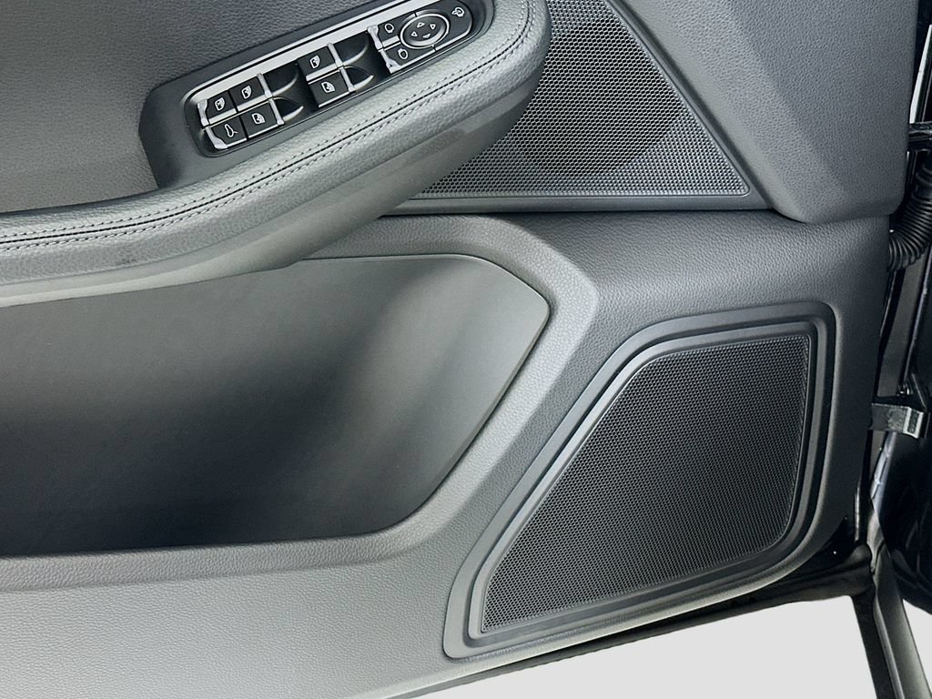 New 2026 Porsche Macan AWD/4WD image 21