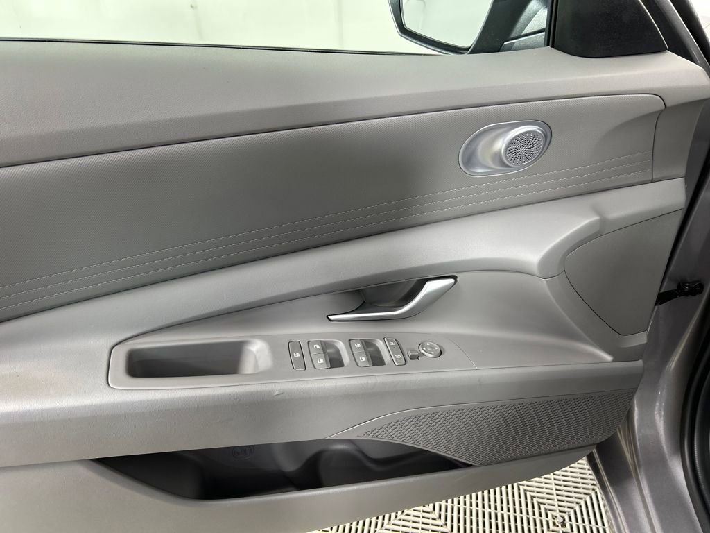 Used 2024 Hyundai Elantra SEL image 17