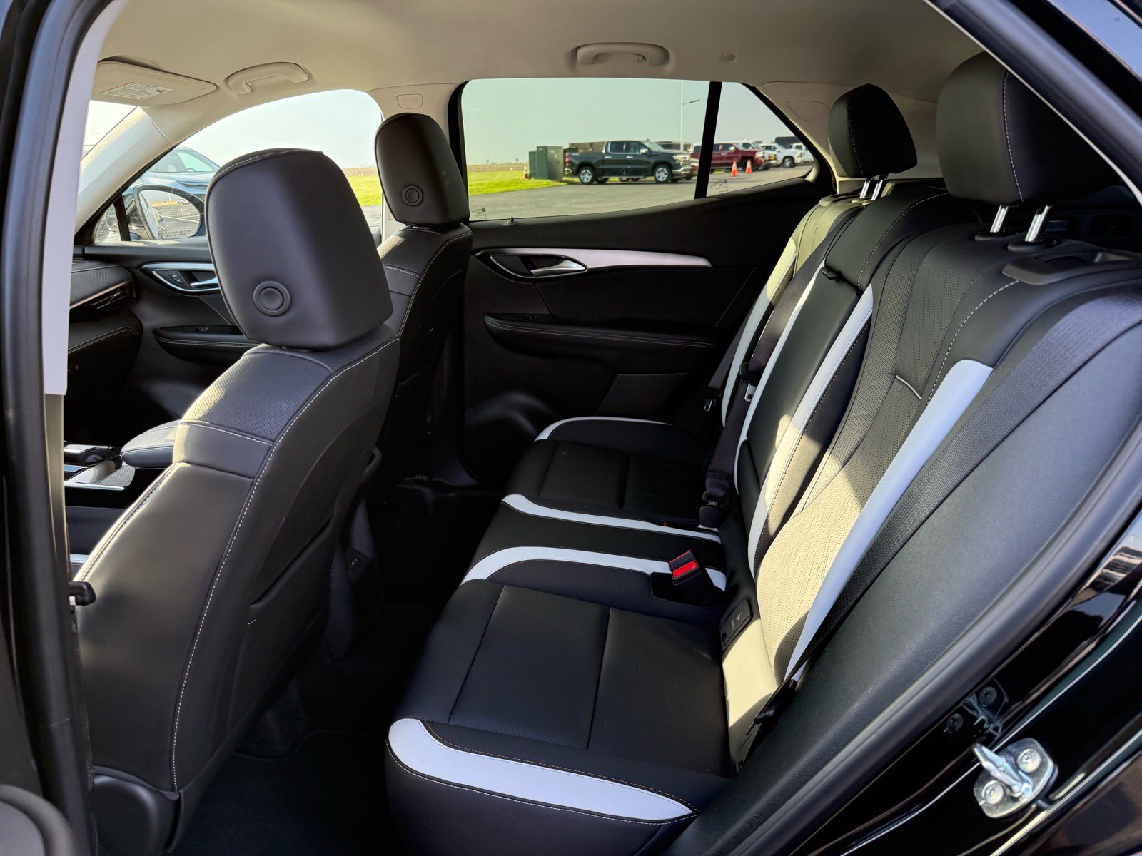Used 2025 Buick Envision Sport Touring AWD/4WD image 11