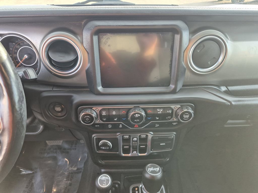 Used 2018 Jeep Wrangler Unlimited Sahara image 9