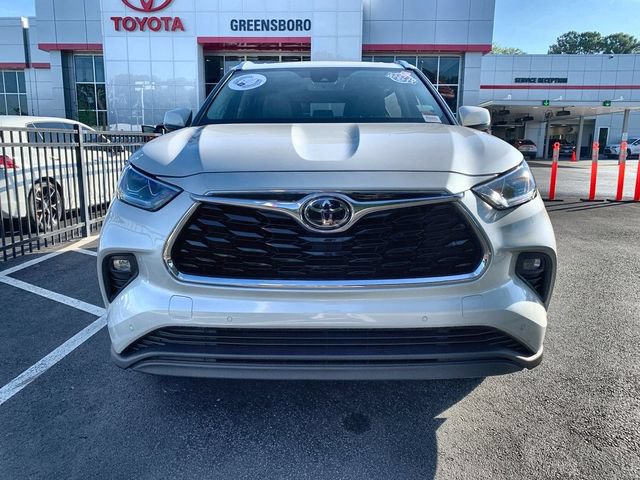 Used 2020 Toyota Highlander Limited AWD/4WD image 3