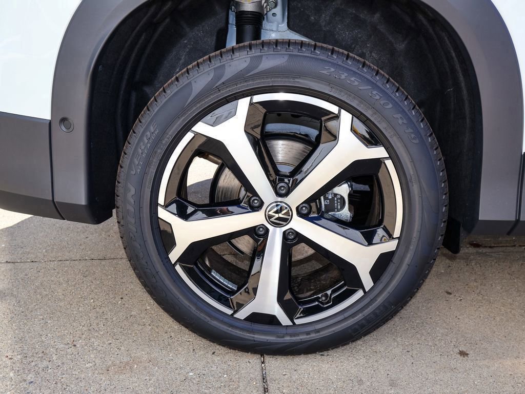 New 2026 Volkswagen Tiguan SE AWD/4WD image 9